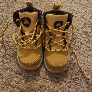 Kids nike boots